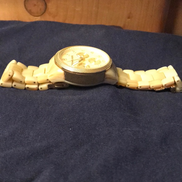 Michael Kors - Picture 3 of 6